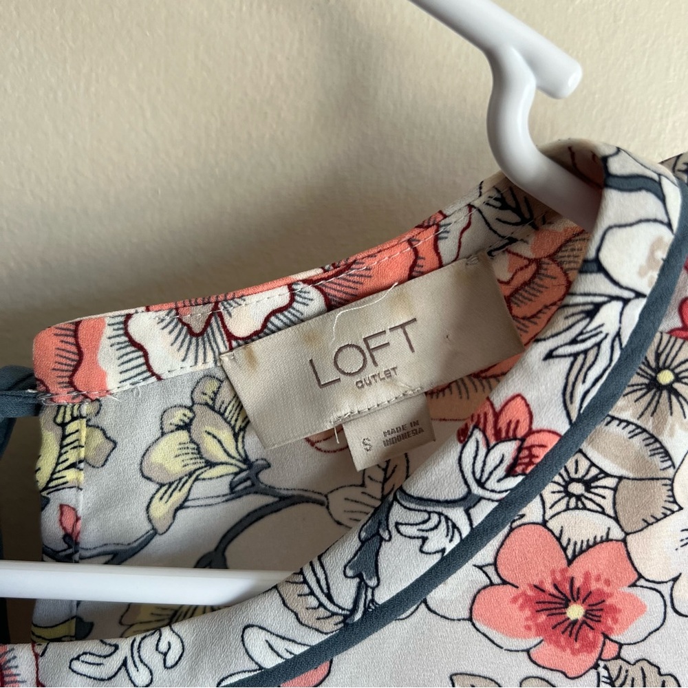 Loft Gray Floral Tie Neck Sleeveless Blouse Tank Top - Picture 2 of 5